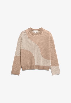 Beige gebreide trui met een geribde textuur, voorzien van een groot, gebogen wit patroon aan de voorkant en lange mouwen. Gematigde ronde hals.