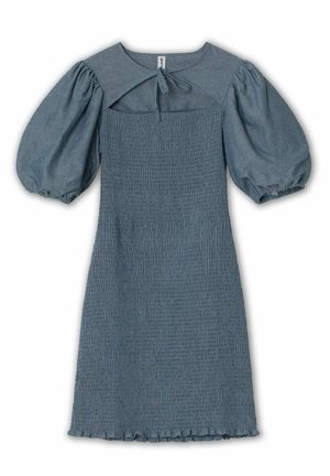 Denimkleid in sanftem Blau mit gerafftem Mieder, puffärmeligen Ärmeln und einem quadratischen Ausschnitt mit einer Bindeschleife am Kragen. Eingeketteter Saum.