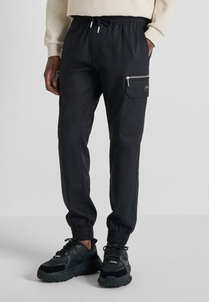 TONY REGULAR FIT WITH LOGOED BADGE - Cargobroek - black