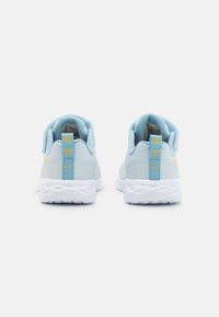 Nike Performance NIKE REVOLUTION 6 (TDV) - Sapatos para corrida em estrada - aura/multicolor/worn blue/university gold