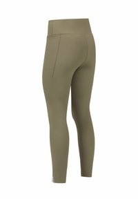 Olijfgroene legging gemaakt van ribbelmateriaal, met een hoge tailleband en een klein ritszakje op de achterkant.