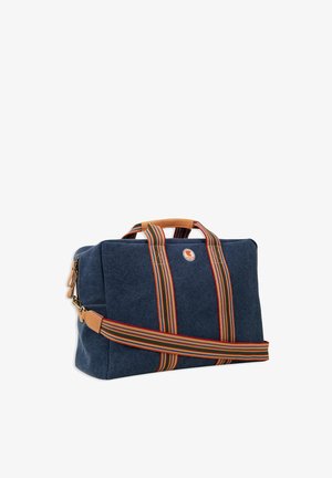Borsa a tracolla in tessuto blu scuro con superficie testurizzata. Caratterizzata da manici in pelle marrone e una tracolla in tessuto a strisce multicolori.