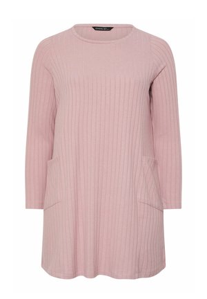 Langarmige, geribbelde tuniekjurk van zachte roze stof met twee opgestikte zakken aan de voorkant en een ronde halslijn.