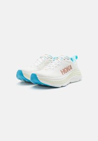 HOKA GAVIOTA 5 - Tekaški copati za cesto - frost/rose gold