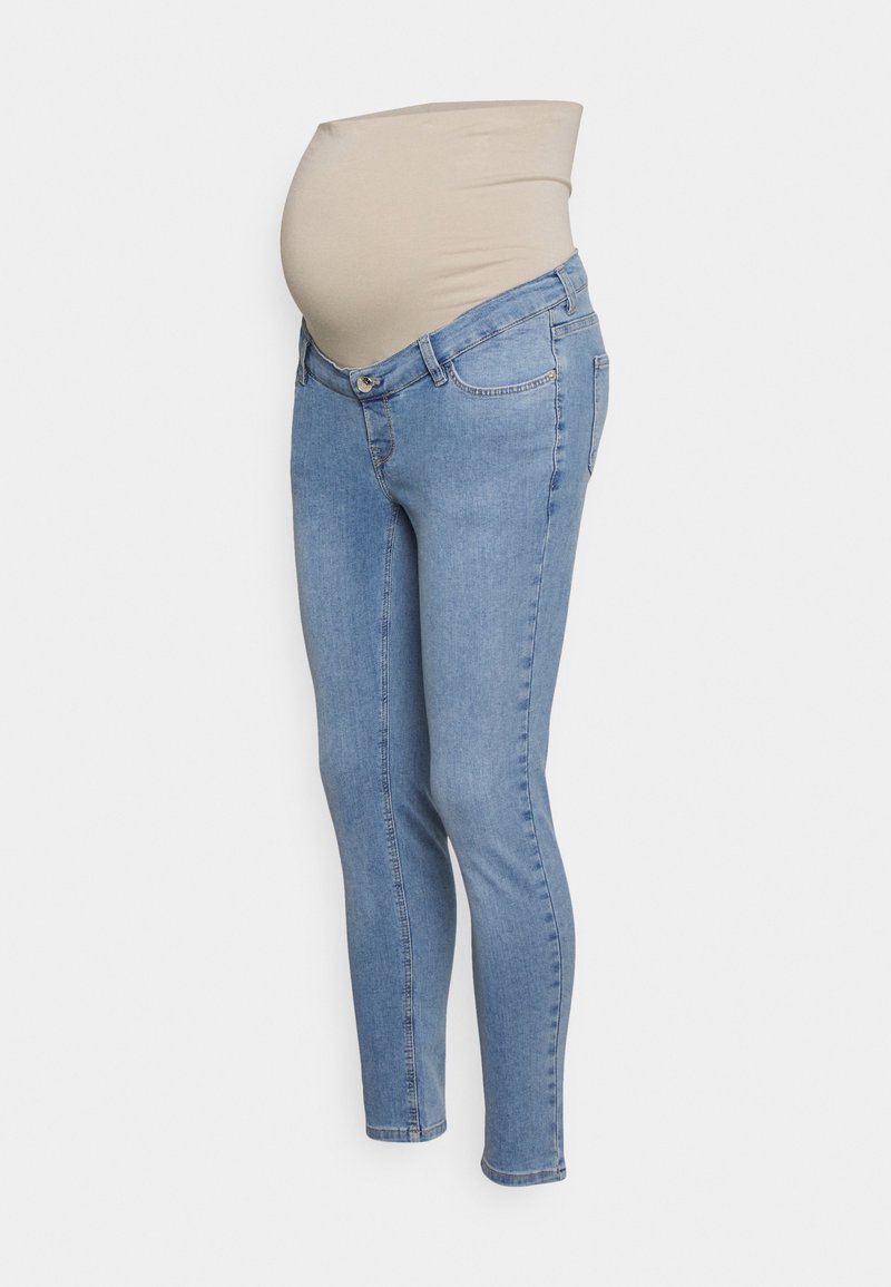 Jeans skinny de maternidade em denim azul claro com um painel elástico bege na cintura para conforto e suporte. Fecho na frente com botão e cremalheira.