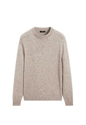 Beige strikket sweater lavet af blødt stof, med rund halsudskæring og lange ærmer. Teksturen er glat med et subtilt mønster.