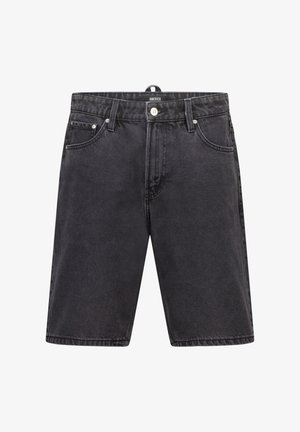 Shorts in denim nero con un design a gamba dritta, stile a cinque tasche e dettagli in metallo. Presentano un moschettone sulla vita.