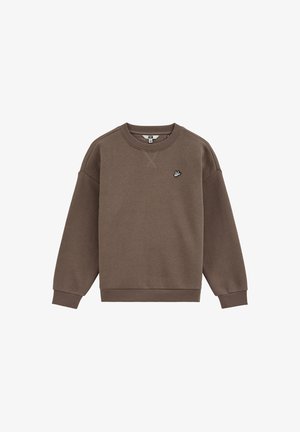 Sweat-shirt marron à col rond avec poignets et ourlet côtelés, arborant un petit logo d'oiseau blanc sur le côté gauche de la poitrine.