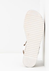 s.Oliver Sandales à plateforme - white