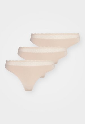 Drie paar tan tang ondergoed met gestructureerde kanten taillebanden, met een gladde afwerking en een gecontourde silhouet.