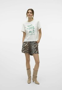 Vero Moda VMJOSIE - Shorts - egret