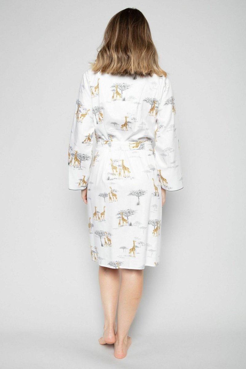 Damen Nachthemden | Cyberjammies CARLY Bademantel grey giraffe/weiß - LS90076 Damen Nachthemden | Cyberjammies CARLY Bademantel grey giraffe/weiß - LS90076