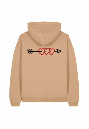 Beige hoodie met een capuchon en lange mouwen. De achterkant heeft rode en zwarte geborduurde harten die worden doorkruist door een pijl ontwerp. Zachte textuur.