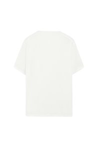 Kortærmet hvid t-shirt lavet af blødt bomuld, med en simpel rund hals og uden synlige mønstre eller detaljer.