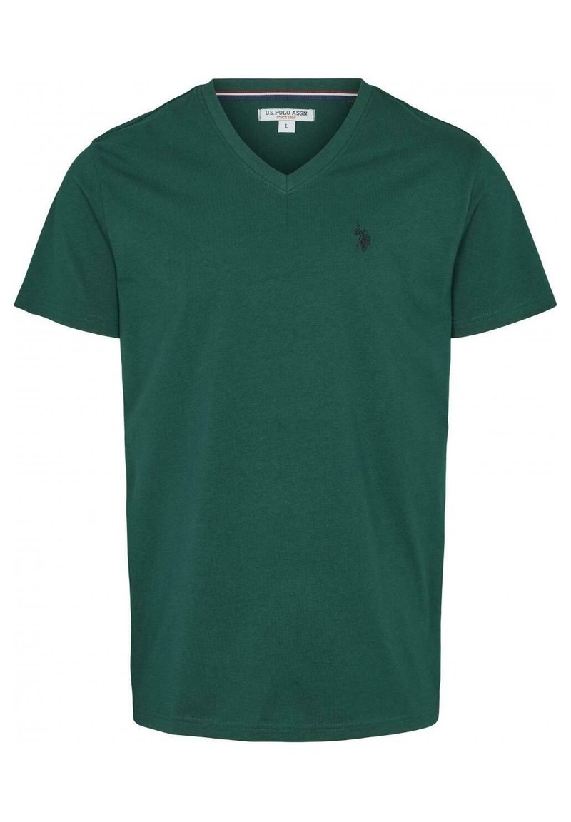 Grön t-shirt med v-hals, tillverkad av bomull och med korta ärmar. Har en liten svart logotyp på vänster bröstområde och en enkel, enfärgad design.