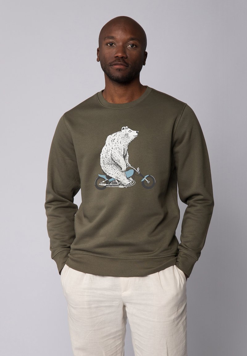 Olivgrüner Sweatshirt aus weichem Stoff, mit einer Grafik eines Bären, der auf einem Fahrrad fährt, in Weiß und Blau. Schlichter Rundhalsausschnitt und Bündchen.