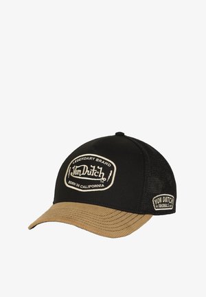 Casquette de camionneur noire avec une visière marron. Présente des patchs brodés blancs avec les textes "Von Dutch" et "Legendary Brand" sur le devant et le côté.