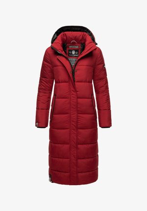 Długi, czerwony, ocieplany płaszcz zimowy z kapturem, czarnym zamkiem błyskawicznym i zatrzaskami, dwoma bocznymi kieszeniami z zamkiem błyskawicznym oraz metką marki wewnątrz kołnierza.
