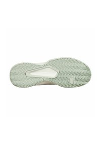 Suela de un zapato que presenta una superficie de goma texturizada con un patrón de espiga, en una combinación de colores gris claro y blanco con detalle del logo.