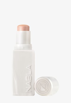 Witte rechthoekige make-up stick met beige product zichtbaar, geperst "NABLA" op het lichaam, en bijpassende dop met rond geperst logo.