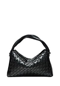 Borsa a mano in pelle nera intrecciata con design morbido, manico curvo e chiusura con cerniera. Presenta un motivo intrecciato testurizzato su tutta la superficie.