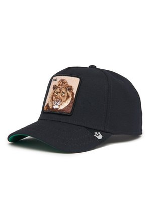 Gorra negra con un parche bordado en la parte frontal que presenta la cara de un león. Visera curvada y con parte inferior verde. Tela suave con una forma estructurada.