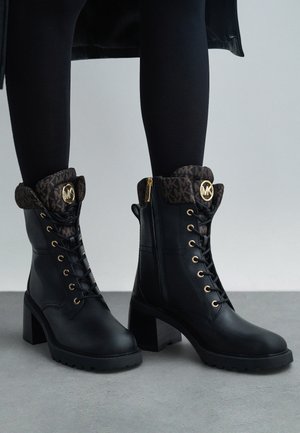 MICHAEL Michael Kors CADE HEELED BOOTIE - Μποτάκια με κορδόνια - brown/black