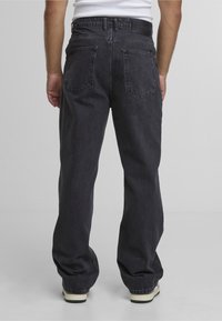 2Y Studios ADRIK BASIC WASHED - Широки дънки - washed black