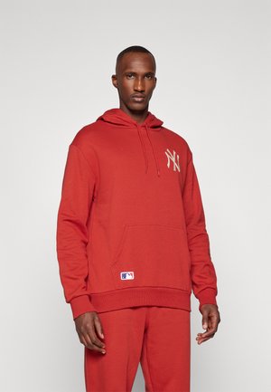 New Era MLB NEW YORK YANKEES LEAGUE ESSENTIALS HOODY - Equipación de clubes - red