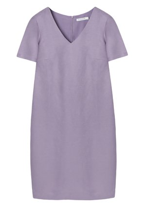 Īsām piedurknēm, violets V veida kakla kleita ar rāvējslēdzēju mugurpusē, taisna griezuma, ceļgalu garuma, minimālistisks dizains.