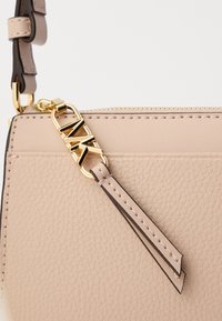 MICHAEL Michael Kors EMPIRE  - Rokassoma - soft pink