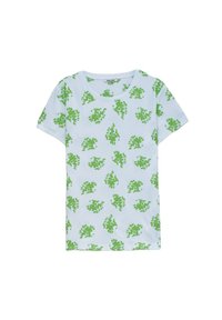 Camiseta de manga corta en algodón azul claro, con un patrón de hojas verdes en toda la prenda. Escote redondo, corte relajado, textura suave.