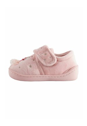 Morbida pantofoletta rosa per bambini con cinturino in velcro, motivi a stelle e fiocco decorativo sul davanti, mostrata di profilo.