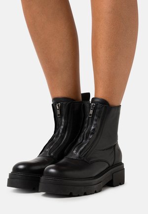 Stivaletti - black