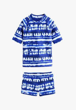 Niebieska i biała koszulka z krótkim rękawem do pływania z pasującymi szortami, z wzorem tie-dye. Wykonana z gładkiego, elastycznego materiału.