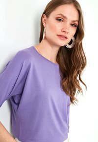 LELA CREW NECK  - Camiseta de manga larga - lilac