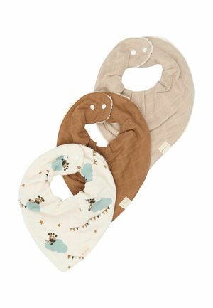 Tri detské šatky na krk v béžovej, hnedej a bielej farbe s potlačou žirafy a oblakov, každá so zapínaním na cvoky na krku.