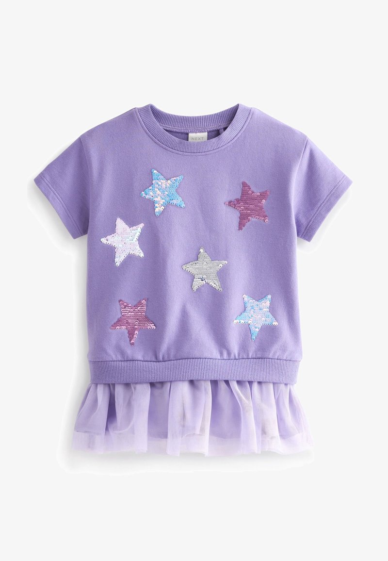 Maglietta viola chiaro con maniche corte e orlo in tulle, caratterizzata da stelle di paillettes colorate in diverse tonalità.