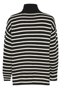 Sweter z wysokim kołnierzem w paski, z poziomymi czarnymi i kremowymi paskami, prążkowanym kołnierzem i mankietami, luźnym fasonem oraz miękką teksturą dzianiny.