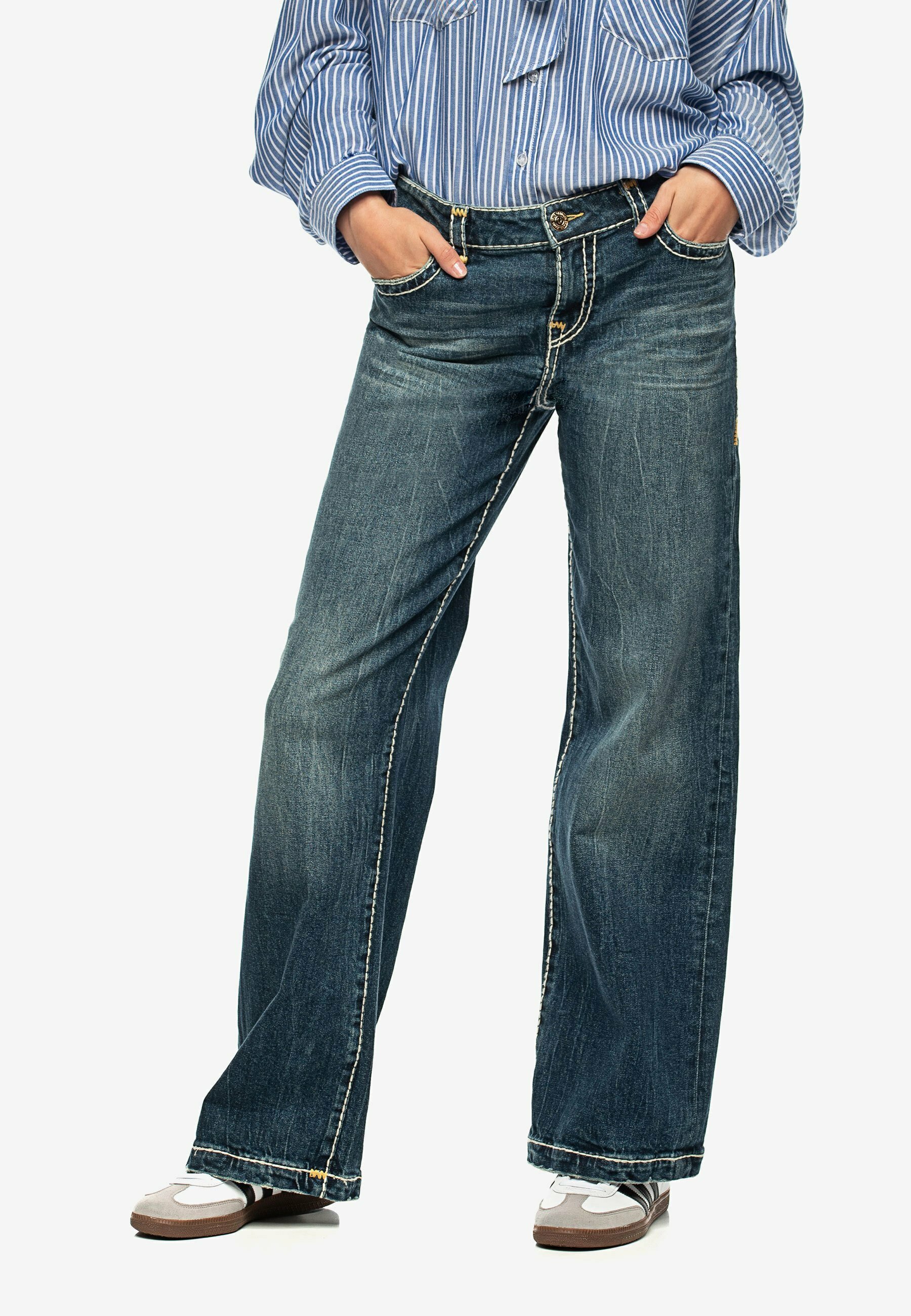 True religion bobby superT io着用ストレート True religion bobby superT io着用ストレート