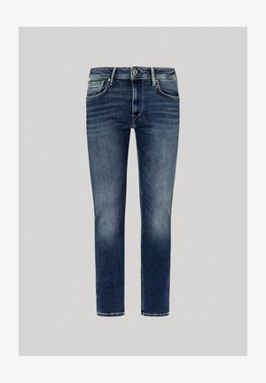 Jean en denim bleu foncé avec une coupe droite, cinq poches, sections légèrement décolorées et fermeture éclair. Présence de quincaillerie en métal sur les poches.