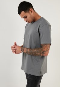 Buratti REGULAR FIT - Tricou basic - anthracite