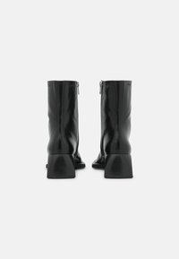Vagabond VIVIAN - Botine clasice - black
