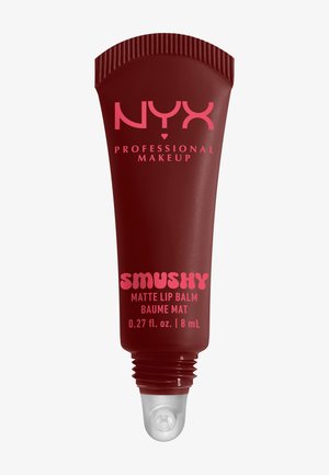 NYX Smushy Matte Lip Balm in einer roten Quetschflasche. Verfügt über eine spitze Applikatorspitze. Etiketten in Pink mit Produktdetails und Volumen.