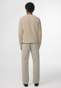 NN.07 Sweter