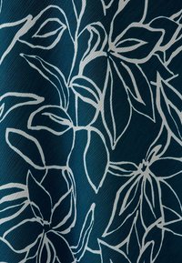 TUSSAH JACQUI - Denné šaty - outline floral emerald