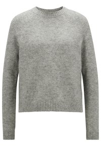 Grå stickad tröja med rund halsringning, långa ärmar och ribbad fåll. Materialet verkar mjukt och luddigt, utan mönster eller utsmyckningar.