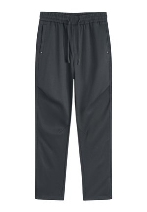 Pantalon gris foncé à taille élastique avec cordon, deux poches latérales avec détails de boutons, coupe droite et accents subtils de coutures.