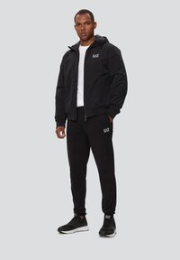 EA7 Emporio Armani Pantalones deportivos - black