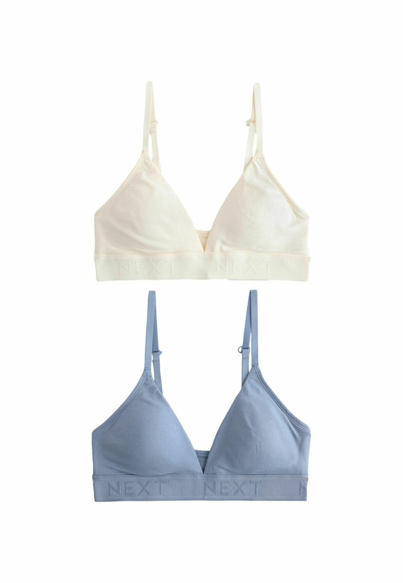 Zwei Bralette-BHs: einer in Creme mit verstellbaren Trägern und Logo-Band und einer in Hellblau, ebenfalls mit verstellbaren Trägern und Logo-Band.